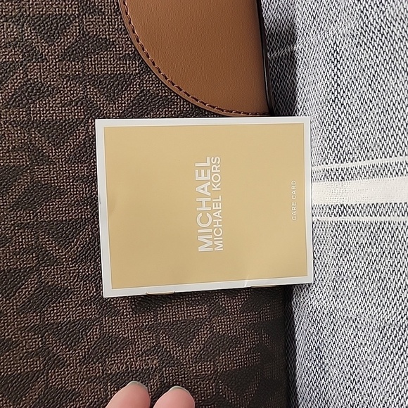 MICHAEL MICHAEL KORS Signature Mercer Gallery Small Center Zip Tote - Picture 7 of 7